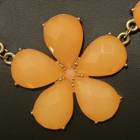 Estate Faceted Lucite Flower Necklace - Picture 3 of 4